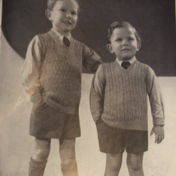 BEEHIVE Two to Six Years Vintage Knitting Booklet (#704) - Picture 4 of 4